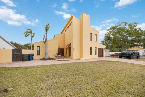 House in Sarasota, Florida 3 bedrooms, 164.72 sq.m. № 2140867 - photo 2