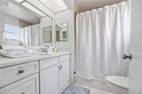House in Sarasota, Florida 3 bedrooms, 164.72 sq.m. № 2140867 - photo 25