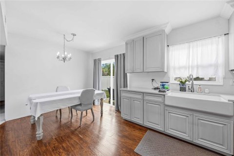 House in Sarasota, Florida 3 bedrooms, 164.72 sq.m. № 2140867 - photo 20