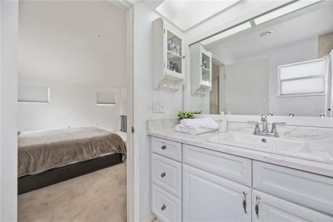 House in Sarasota, Florida 3 bedrooms, 164.72 sq.m. № 2140867 - photo 26