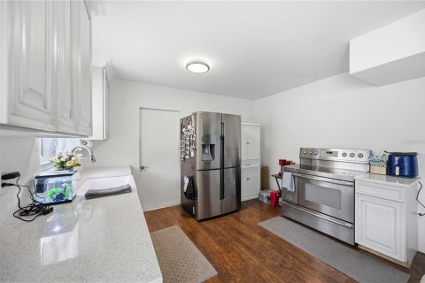 House in Sarasota, Florida 3 bedrooms, 164.72 sq.m. № 2140867 - photo 18