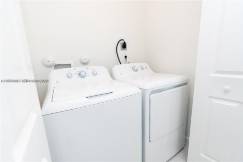 Adosado en venta en Homestead, Florida, 3 dormitorios, 137.77 m2 № 2185982 - foto 17
