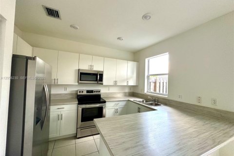 Adosado en venta en Homestead, Florida, 3 dormitorios, 137.77 m2 № 2185982 - foto 5
