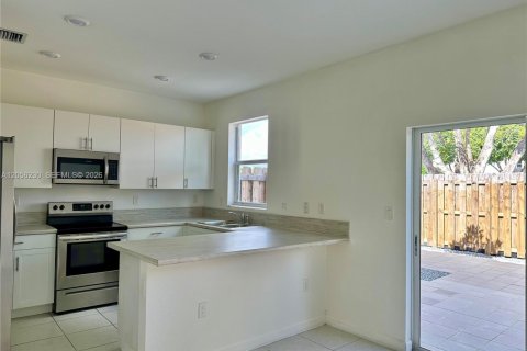 Adosado en venta en Homestead, Florida, 3 dormitorios, 137.77 m2 № 2185982 - foto 7