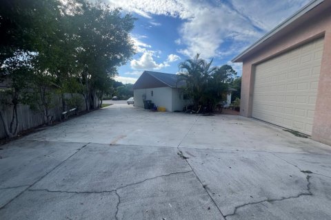 Immobilier commercial à vendre à Lantana, Floride: 103.12 m2 № 2082289 - photo 3