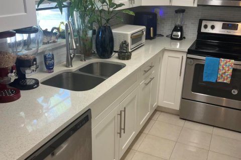 Immobilier commercial à vendre à Lantana, Floride: 103.12 m2 № 2082289 - photo 2