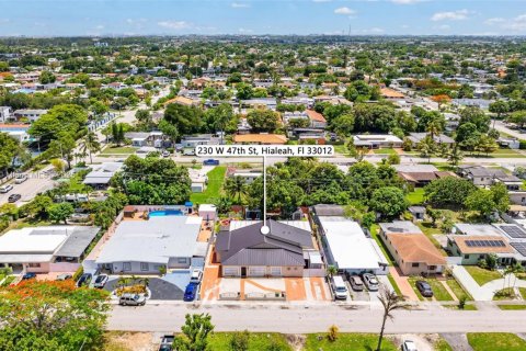 Casa en venta en Hialeah, Florida, 6 dormitorios, 232.72 m2 № 1788674 - foto 5