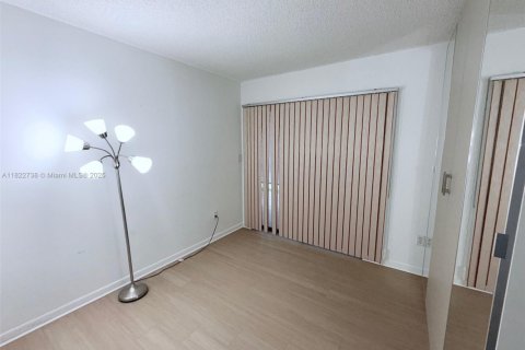 Copropriété à vendre à Tamarac, Floride: 2 chambres, 76.83 m2 № 1960625 - photo 21