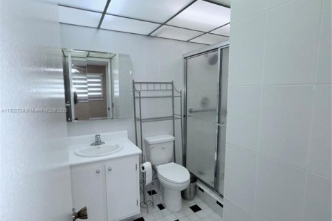 Copropriété à vendre à Tamarac, Floride: 2 chambres, 76.83 m2 № 1960625 - photo 11