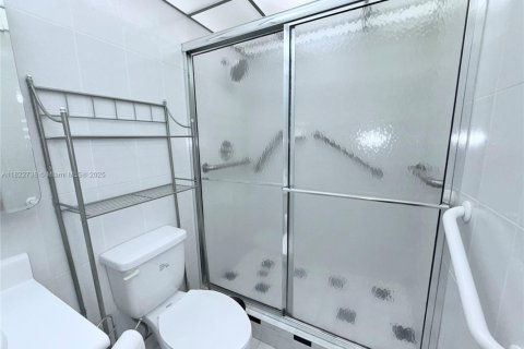 Copropriété à vendre à Tamarac, Floride: 2 chambres, 76.83 m2 № 1960625 - photo 10