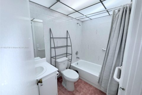 Copropriété à vendre à Tamarac, Floride: 2 chambres, 76.83 m2 № 1960625 - photo 18