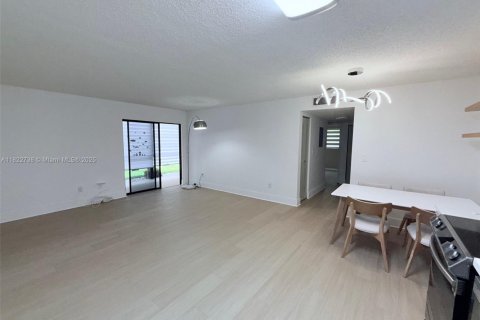 Copropriété à vendre à Tamarac, Floride: 2 chambres, 76.83 m2 № 1960625 - photo 2