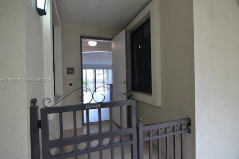 Condo in Sunrise, Florida, 2 bedrooms  № 2042520 - photo 16