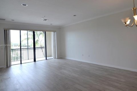 Condo in Sunrise, Florida, 2 bedrooms  № 2042520 - photo 25