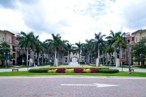 Condo in Sunrise, Florida, 2 bedrooms  № 2042520 - photo 1