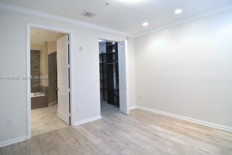 Condo in Sunrise, Florida, 2 bedrooms  № 2042520 - photo 28