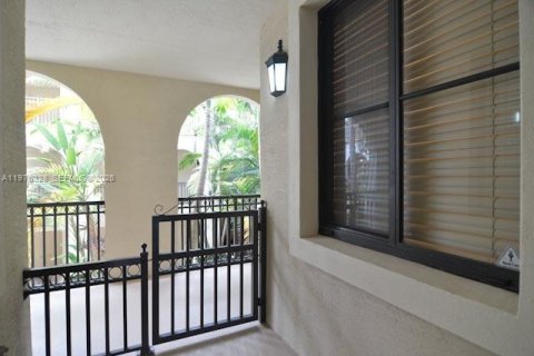Condo in Sunrise, Florida, 2 bedrooms  № 2042520 - photo 17