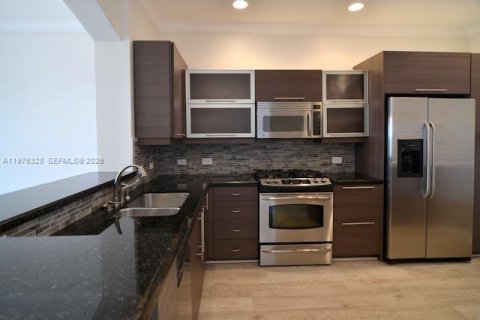 Condo in Sunrise, Florida, 2 bedrooms  № 2042520 - photo 18