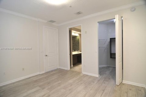 Condo in Sunrise, Florida, 2 bedrooms  № 2042520 - photo 29