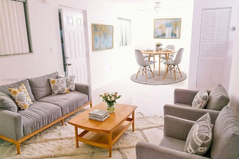 Кондоминиум с 2 спальнями в Хайалиа, Флорида № 2028201