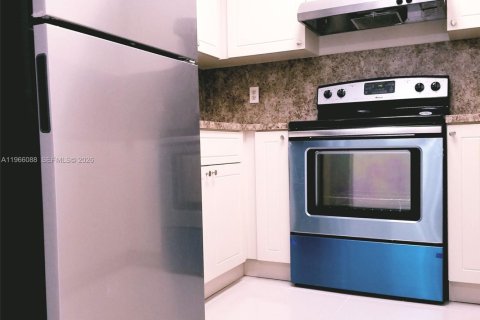 Купить кондоминиум в Хайалиа, Флорида 2 спальни, 64.66м2, № 2028201 - фото 4