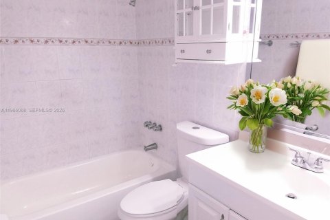 Купить кондоминиум в Хайалиа, Флорида 2 спальни, 64.66м2, № 2028201 - фото 8