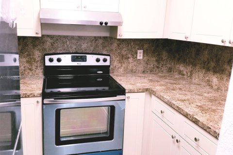 Купить кондоминиум в Хайалиа, Флорида 2 спальни, 64.66м2, № 2028201 - фото 5