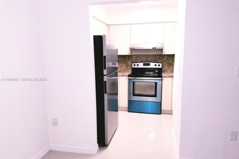 Купить кондоминиум в Хайалиа, Флорида 2 спальни, 64.66м2, № 2028201 - фото 3