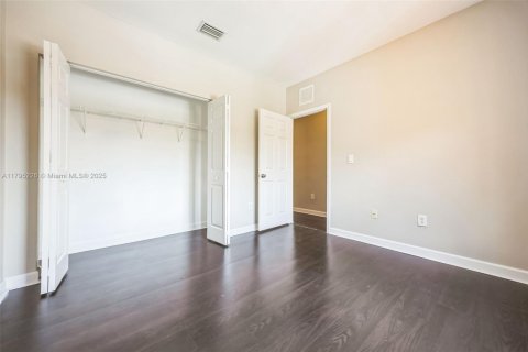 Townhouse in Homestead, Florida 3 bedrooms, 144.93 sq.m. № 1739090 - photo 13
