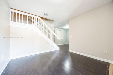 Townhouse in Homestead, Florida 3 bedrooms, 144.93 sq.m. № 1739090 - photo 3