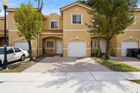 Townhouse in Homestead, Florida 3 bedrooms, 144.93 sq.m. № 1739090 - photo 1