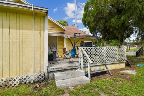 Propiedad comercial en venta en Tampa, Florida, 129.23 m2 № 2166139 - foto 15