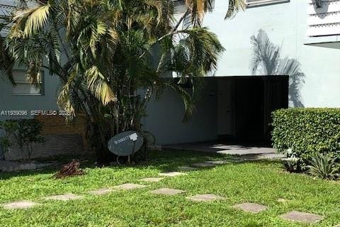 Кондоминиум с 1 спальней в Плантация, Флорида № 1996793