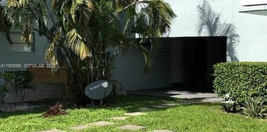 Кондоминиум с 1 спальней в Плантация, Флорида № 1996793