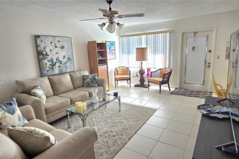 Купить кондоминиум в Дирфилд-Бич, Флорида 2 спальни, 79.9м2, № 2047800 - фото 8