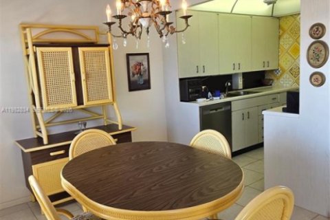 Купить кондоминиум в Дирфилд-Бич, Флорида 2 спальни, 79.9м2, № 2047800 - фото 9