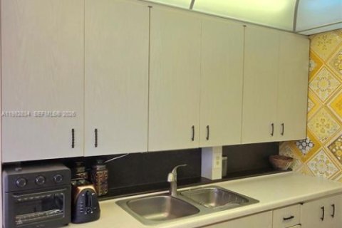 Купить кондоминиум в Дирфилд-Бич, Флорида 2 спальни, 79.9м2, № 2047800 - фото 14