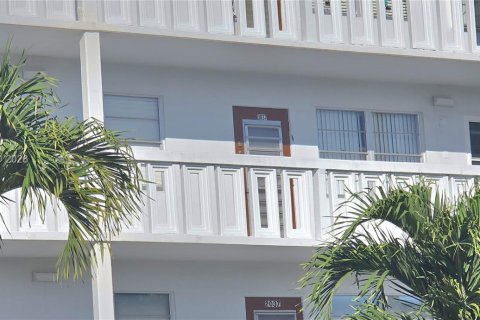 Купить кондоминиум в Дирфилд-Бич, Флорида 2 спальни, 79.9м2, № 2047800 - фото 5