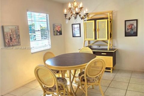 Купить кондоминиум в Дирфилд-Бич, Флорида 2 спальни, 79.9м2, № 2047800 - фото 10