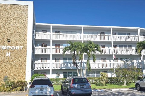 Купить кондоминиум в Дирфилд-Бич, Флорида 2 спальни, 79.9м2, № 2047800 - фото 2