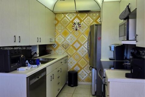 Купить кондоминиум в Дирфилд-Бич, Флорида 2 спальни, 79.9м2, № 2047800 - фото 12