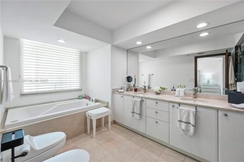Condominio en venta en Sunny Isles Beach, Florida, 3 dormitorios, 199.18 m2 № 1946312 - foto 14