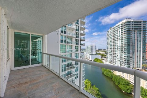 Condominio en venta en Sunny Isles Beach, Florida, 3 dormitorios, 199.18 m2 № 1946312 - foto 15