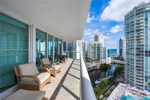 Condominio en venta en Sunny Isles Beach, Florida, 3 dormitorios, 199.18 m2 № 1946312 - foto 19