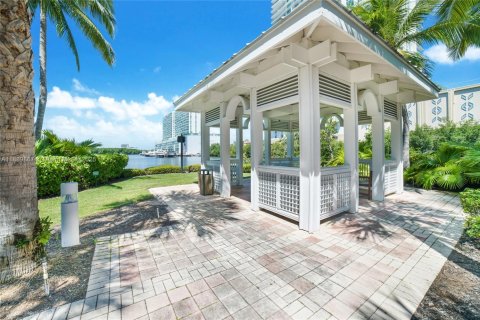 Condominio en venta en Sunny Isles Beach, Florida, 3 dormitorios, 199.18 m2 № 1946312 - foto 3