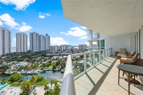 Condominio en venta en Sunny Isles Beach, Florida, 3 dormitorios, 199.18 m2 № 1946312 - foto 25