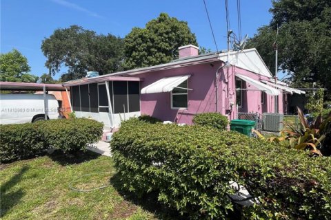 Villa ou maison à vendre à Miami, Floride: 3 chambres, 158.96 m2 № 1770825 - photo 2