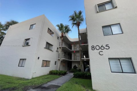 Купить кондоминиум в Майами, Флорида 2 спальни, 89.65м2, № 1920076 - фото 1