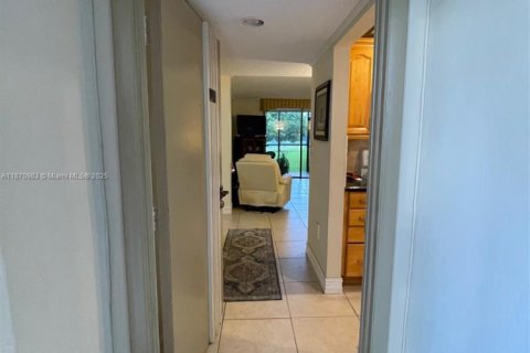 Купить кондоминиум в Майами, Флорида 2 спальни, 89.65м2, № 1920076 - фото 15