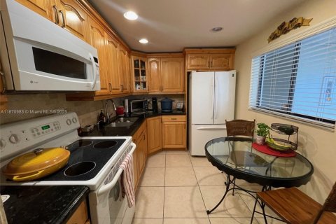 Купить кондоминиум в Майами, Флорида 2 спальни, 89.65м2, № 1920076 - фото 4